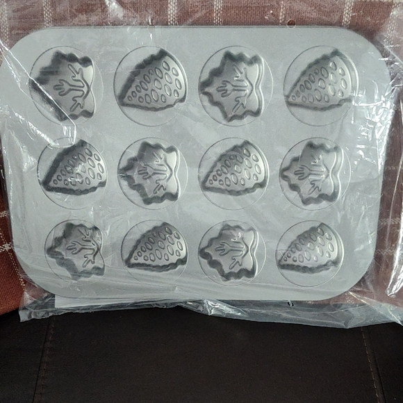 Pampered Chef Other - Pampered Chef Fall Harvest Cake Pan